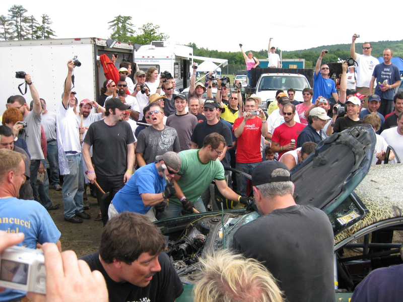 Illustration for article titled The 24 Hours Of LeMons New England 2009 Über Gallery, Part 4